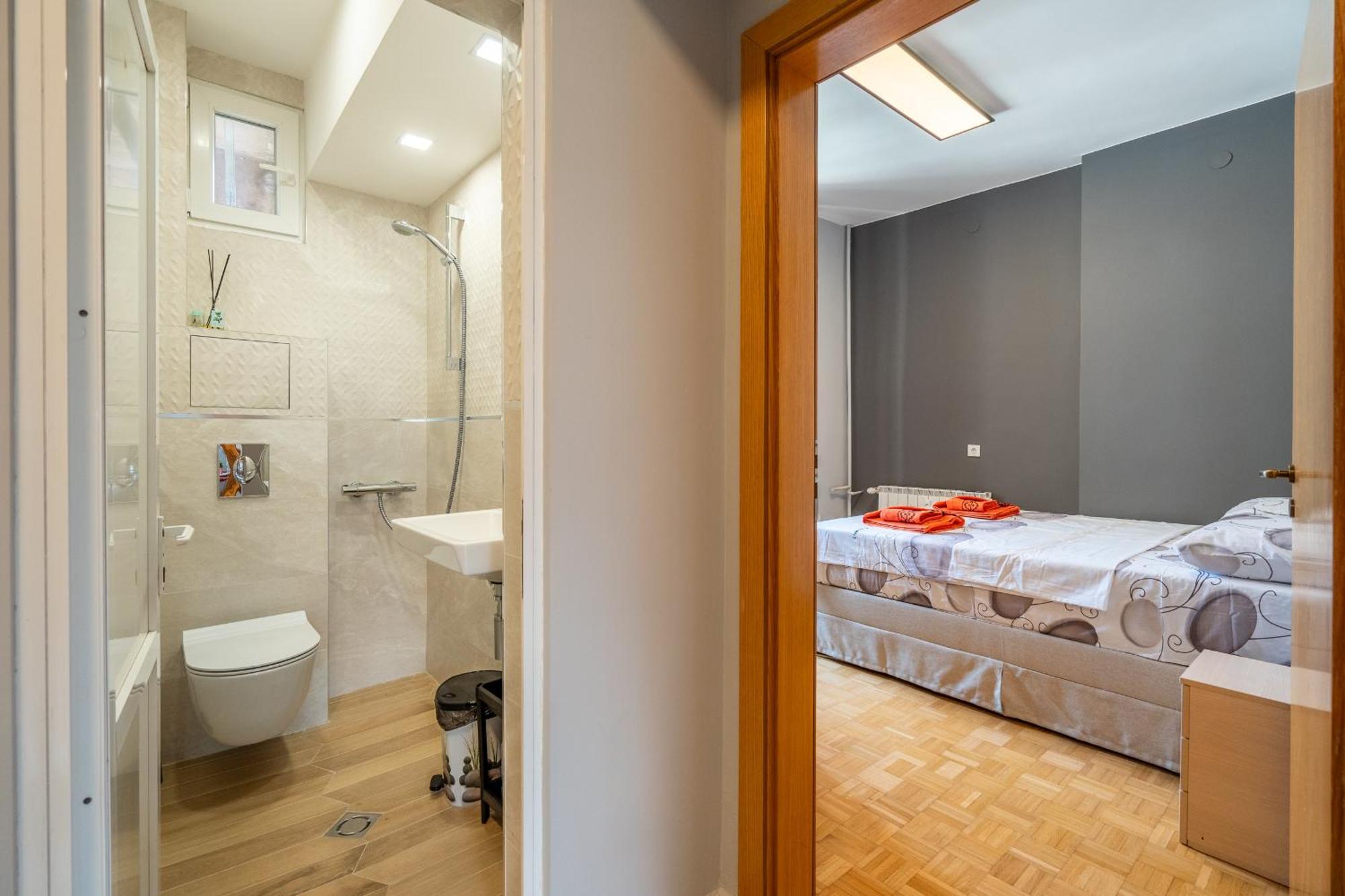 Apartament Downtown Eymi *