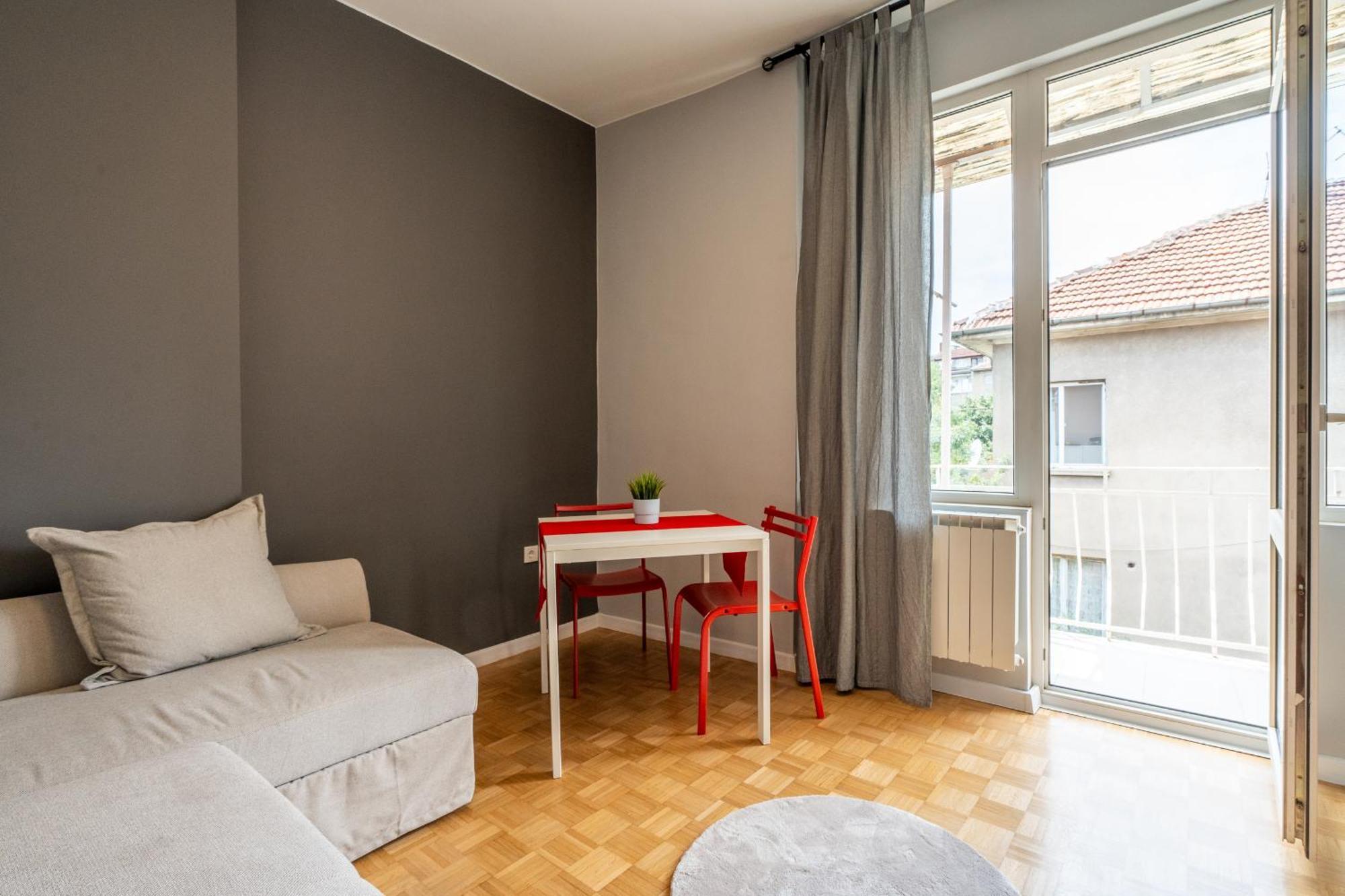 Downtown Eymi Apartament *