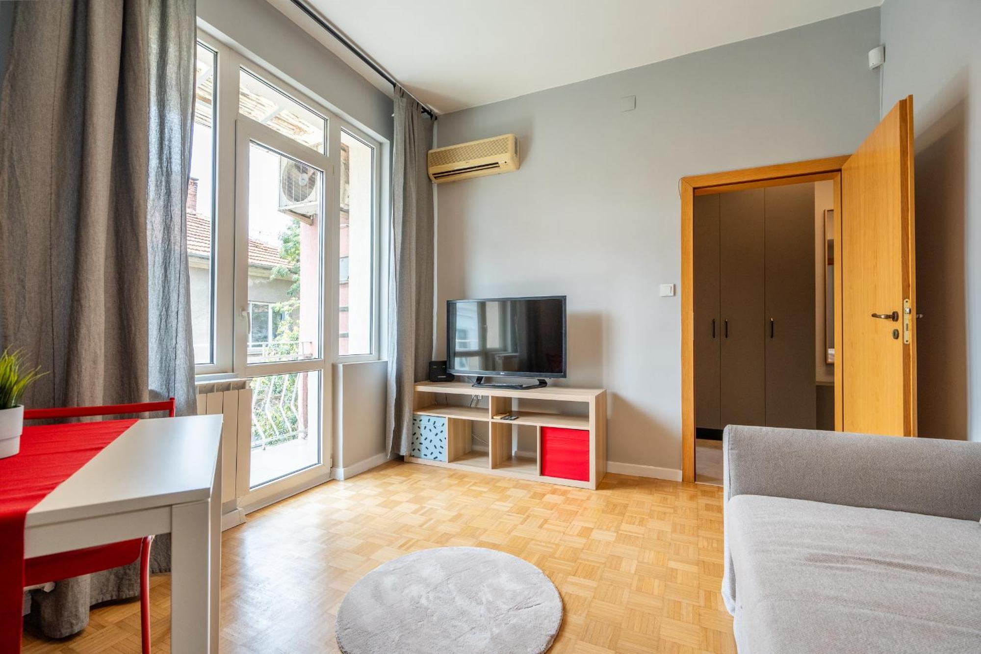 Apartament Downtown Eymi *